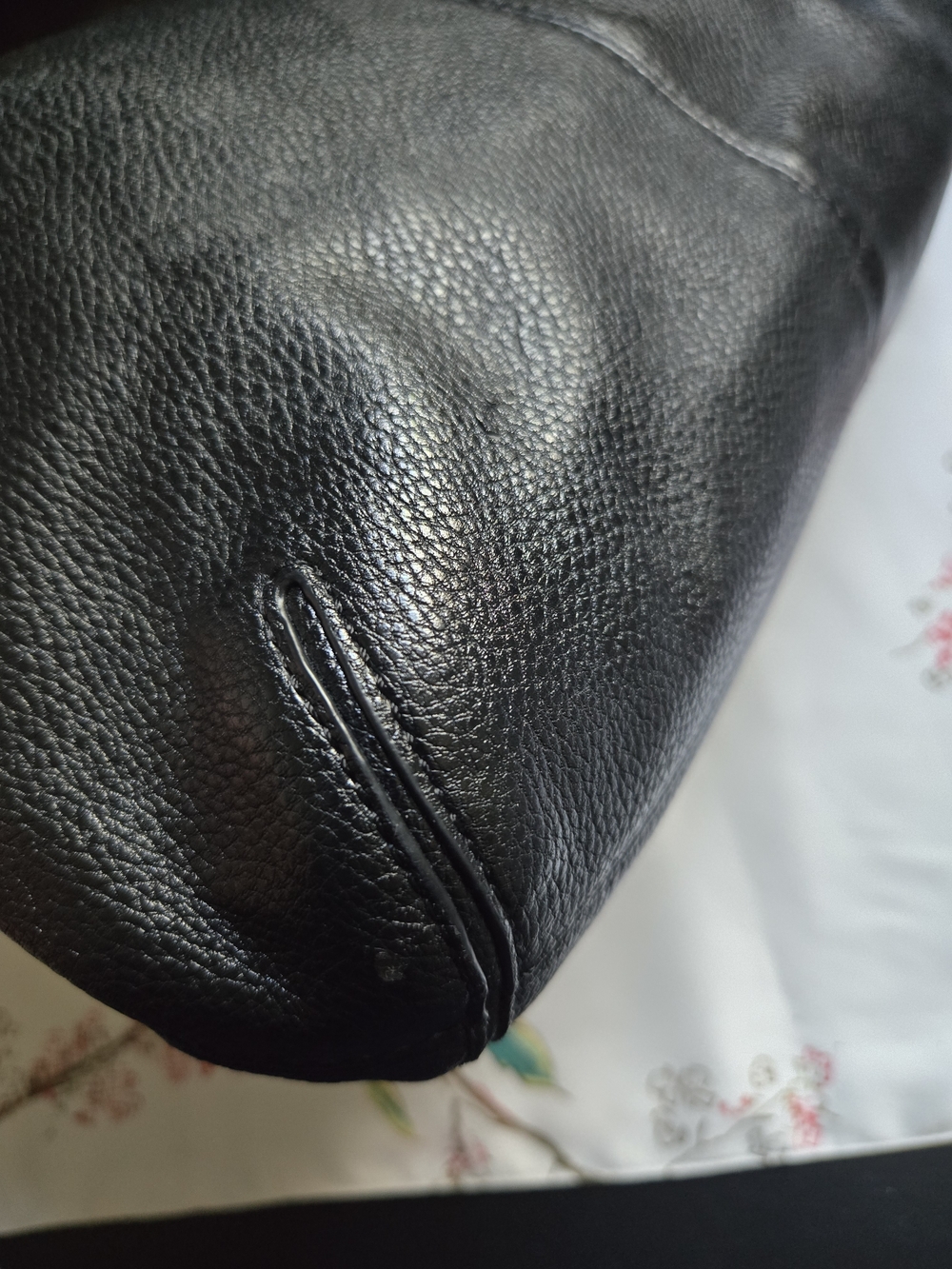 Relic Classic Black Leather Shoulder Bag with Studded Handle - Picture 3 of 13